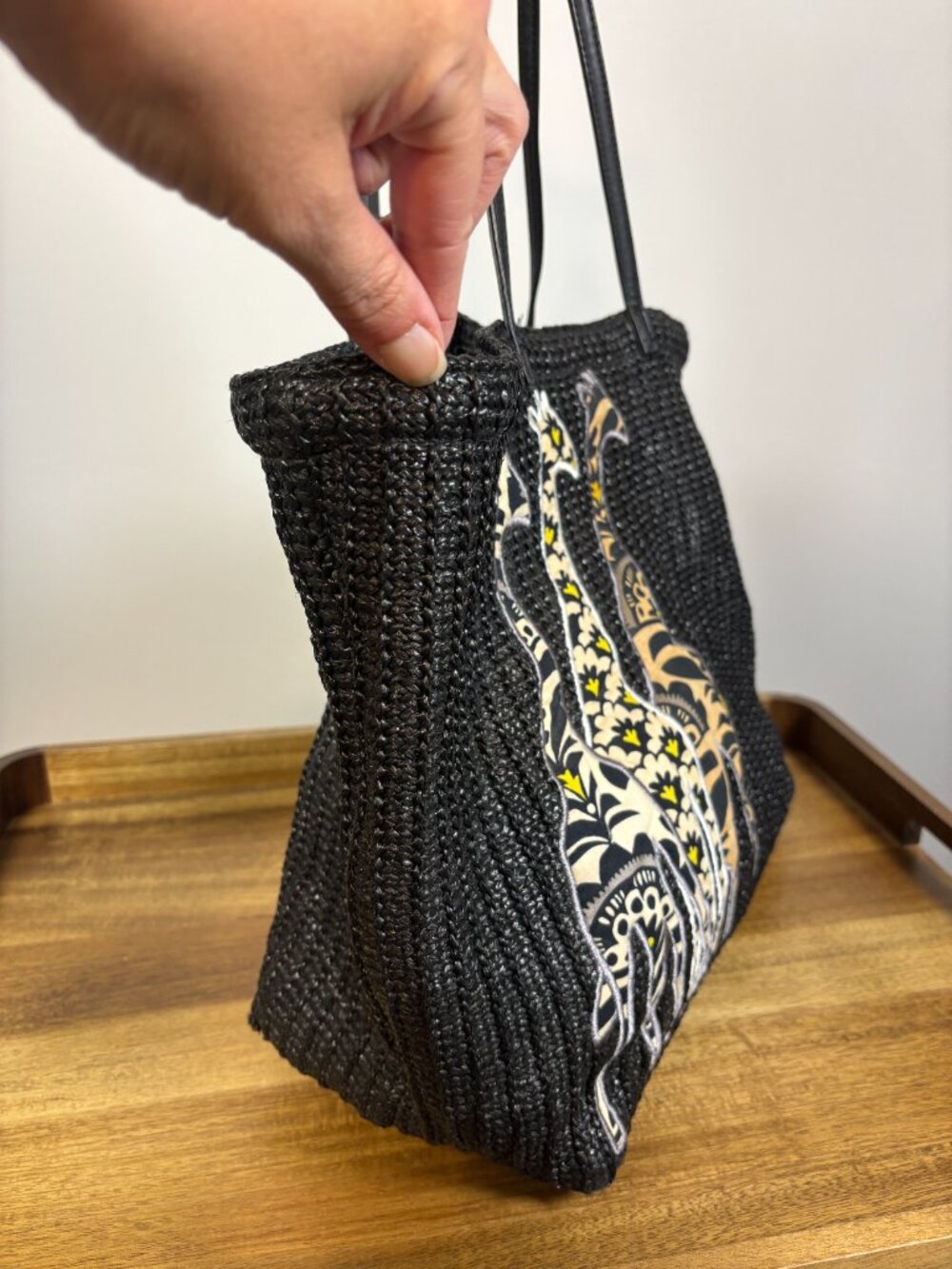 Vera Bradley Black Straw Fanfare Giraffe Applique Large Tote - Picture 2 of 7